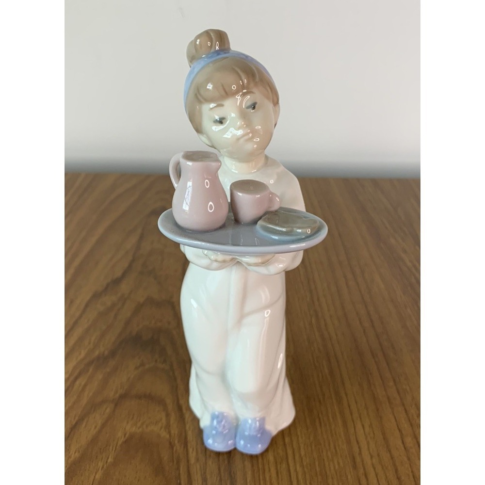 Lladro NAO Breakfast in Bed figurine #1320